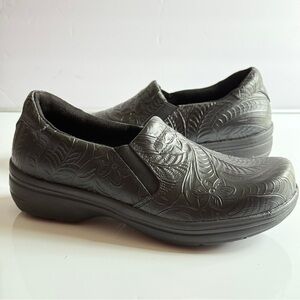 Easy Works by Easy Street Black Embossed Women's Slip-On Shoes Size
